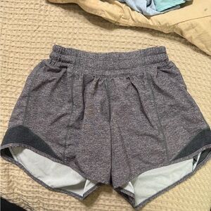 Lululemon Athletica Gray Hotty Hot Shorts 2 Tall 2.5 inch